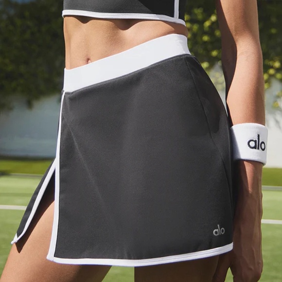 ALO Yoga Dresses & Skirts - Alo Yoga Airbrush Streamlined Skirt Black/White L
